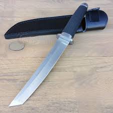 Modelo moderno de cuchillo tanto con hoja de acero
